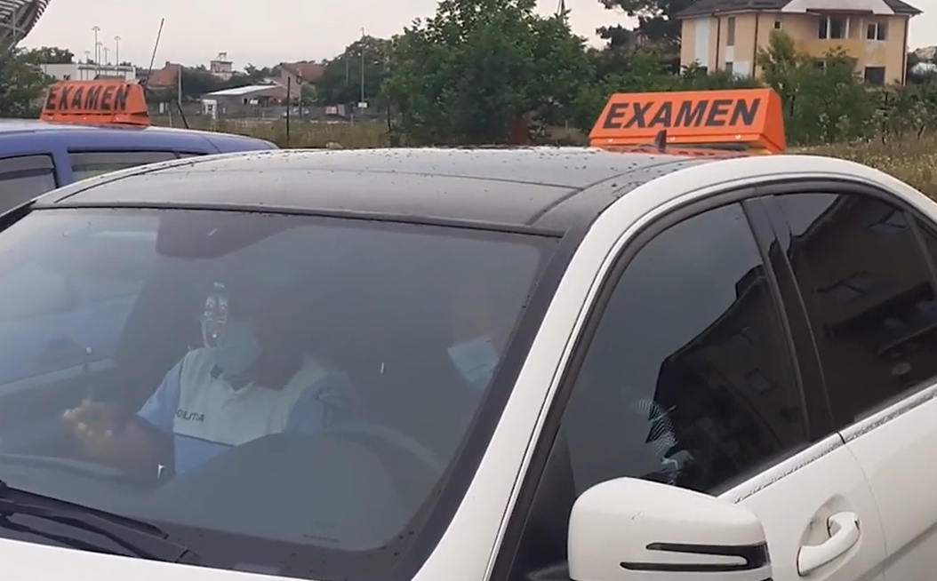 Mai puțini candidați pentru examenul auto. Măsurile anti-coronavirus o fac pe poliţista Valentina mai „îngăduitoare“
