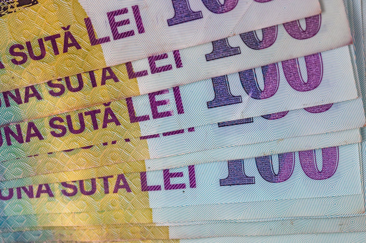 Guvernul Orban a salvat ratingul de țară. Cine este vinovat pentru previziunile negative asupra economiei