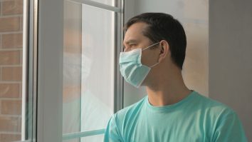 Fact check Reuters:  Banda metalică de la măștile chirurgicale NU este o antenă 5G