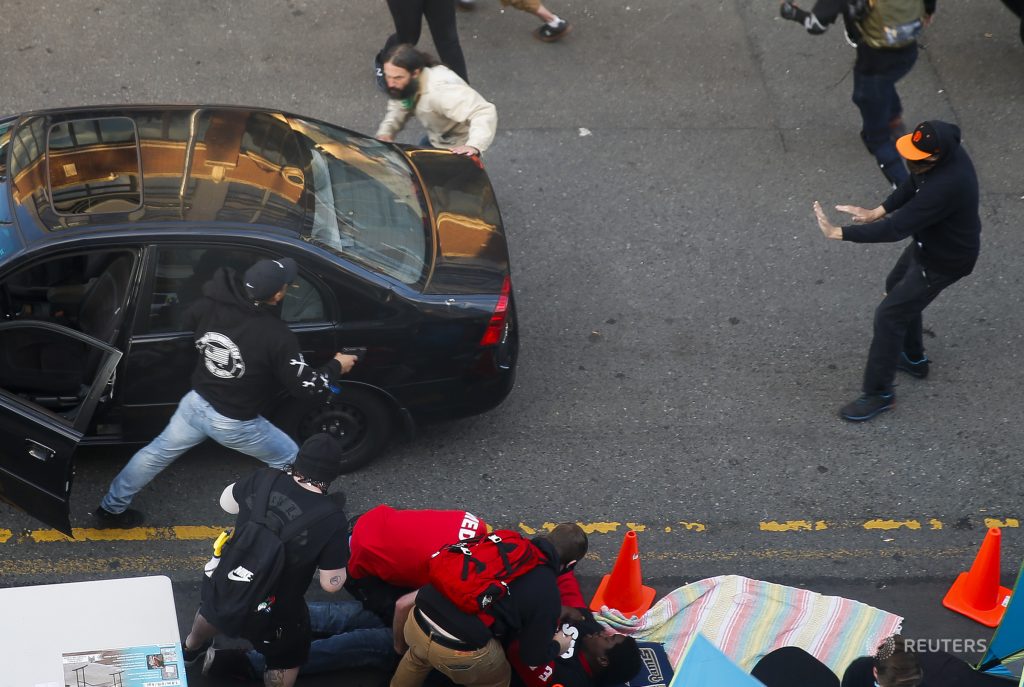 Bărbat împușcat în mijlocul protestelor din Seattle. Victima se află în stare stabilă