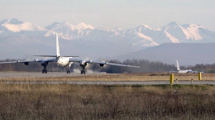 Bombardiere strategice ruse, care pot transporta bombe nucleare, au zburat 11 ore în apropiere de Alaska