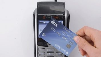 „Banii de buzunar” direct pe card. Generaţia Z tot mai dependentă de tehnologie