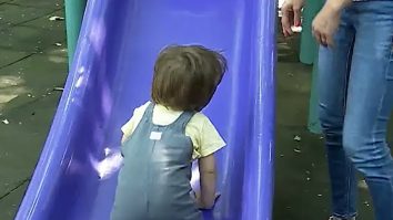 Restricţiile îl pun în dificultate pe Andrei, un tată care nu ştie pe unde să îşi mai plimbe băieţelul