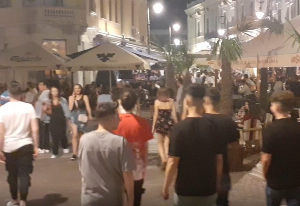 Cheful de distracție este mai presus decât teama de Covid-19