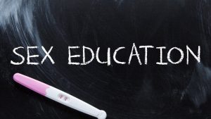 Cum va fi condiționată educația sexuală în școlile din România. USR se opune deciziei deputaților