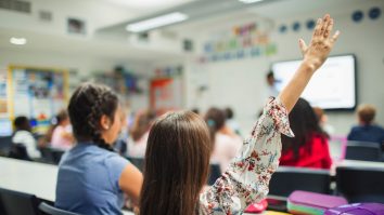 Mai puțini elevi și studenți în școlile și universitățile din România, în 2020. Care sunt motivele