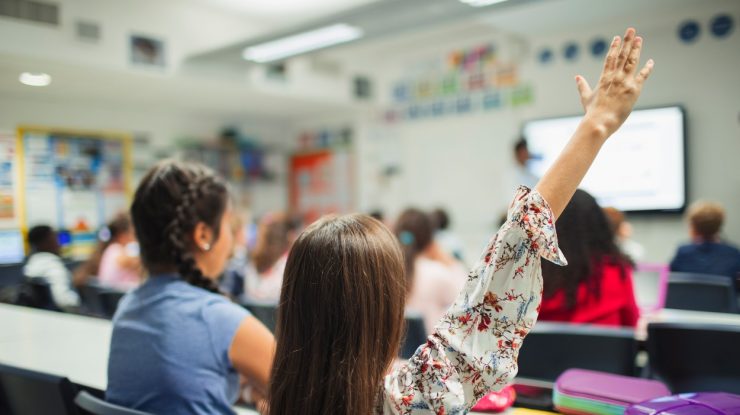 Mai puțini elevi și studenți în școlile și universitățile din România, în 2020. Care sunt motivele