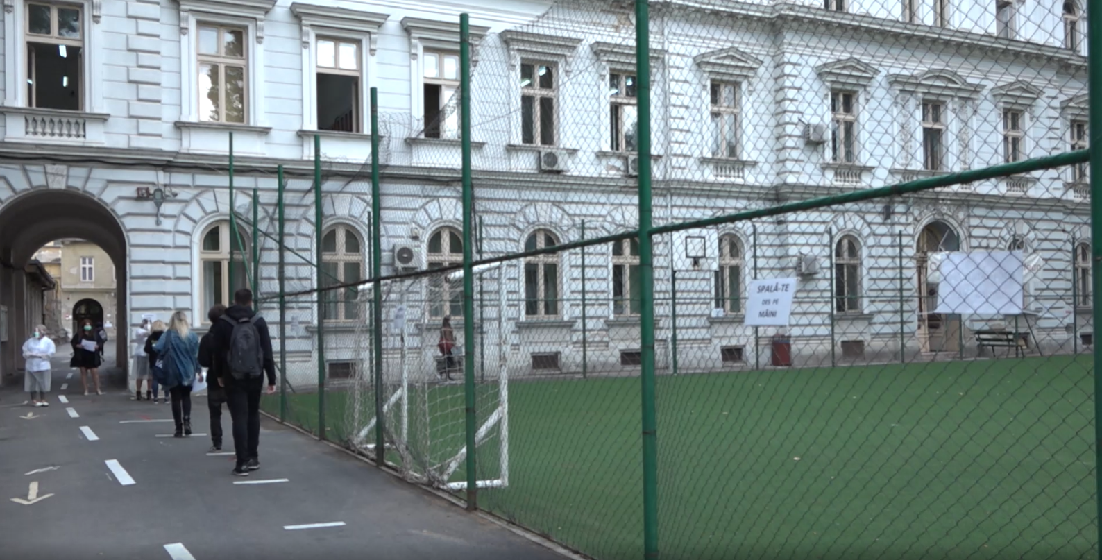 Emil a susţinut luni Evaluarea Naţională, deoarece prima etapă l-a prins în spital: „Psihic a fost mai greu, simptomele nu au fost aşa grave la mine”