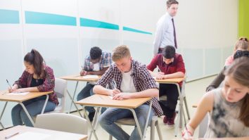 BAC în sesiune specială pentru elevii infectați cu coronavirus. Orban: „Nu li se poate răpi șansa de a da Bacalaureatul”