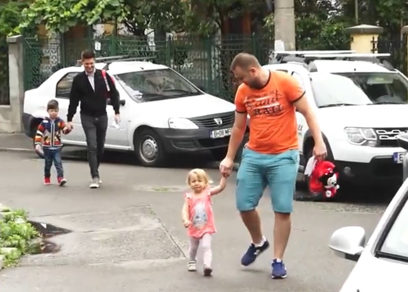 Mersul la grădiniță, după trei luni de izolare: copilul tău s-ar putea simți „abandonat“. Ce să faci