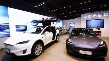 Cum a reușit un german să-și cumpere 28 de mașini Tesla 3.  I s-au înmuiat genunchii când a văzut nota de plată