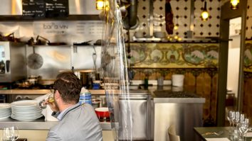 Revolta proprietarilor de restaurante: „Angajaţii nu au din ce trăi“