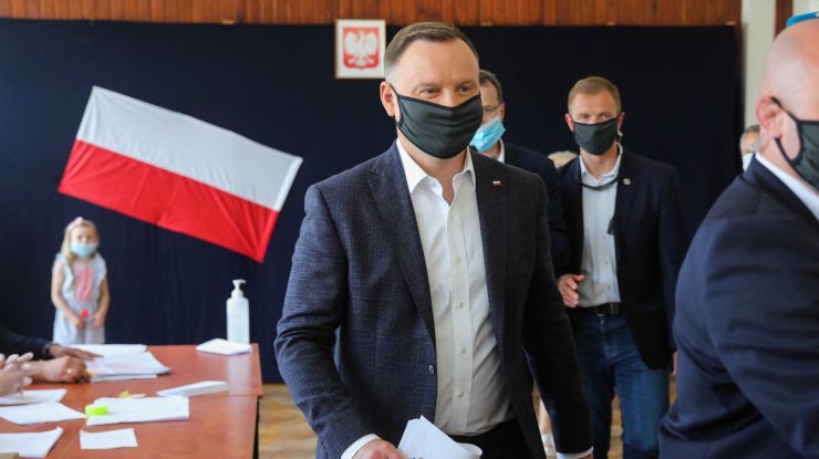 Alegeri prezidențiale în Polonia. Președintele în funcție Andrzej Duda câștigă primul tur