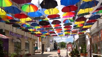 Curcubeul e prezent la Iaşi chiar şi pe soare. Cum arată strada Lăpușneanu