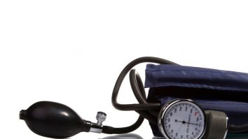 Hipertensiunea, o problemă majoră în tratarea unui pacient bolnav de COVID-19. Ce spun cardiologii