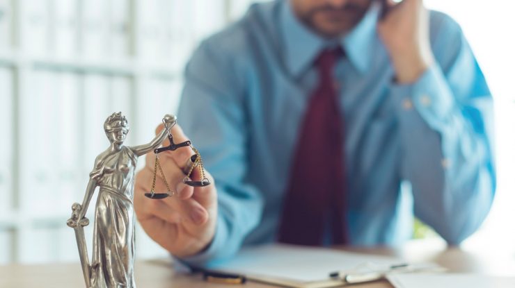 Cum a scăpat bărbatul care a incendiat-o pe fata de 17 ani din Mehedinți. Procedura de eliberare explicată