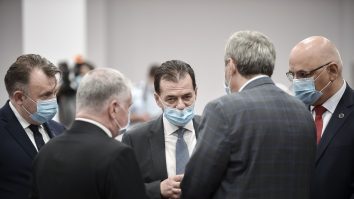 Orban a prelungit starea de alertă fără să se abată de la lege. Acuzațiile PSD l-au determinat să-și justifice decizia