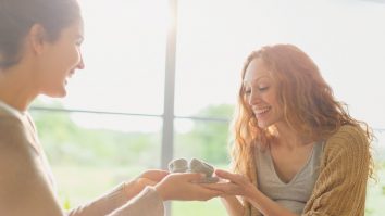 Lipsa educației sexuale duce la o rată de mortalitate infantilă de trei ori mai mare la minore, decât la mamele adulte. Ce spun medicii