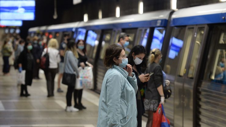 Călătorii se simt nesiguri atunci când circulă cu metroul, din cauza coronavirusului. „Mi-a fost teamă”