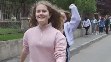 Afişarea rezultatelor, motiv de reîntâlnire şi bucurie pentru elevi. Emoțiile au fost amplificate de codul unic