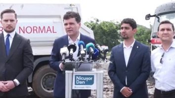 Nu scapă de șicană. Conferința lui Nicușor Dan, bruiată de claxoanele camioanelor firmei de salubritate din Sectorul 5