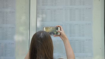 Ministerul Educației nu se poate lăuda cu notele elevilor de 10 de la BAC. Un expert în educație îți explică de ce