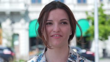 O româncă stabilită în Londra a străbătut mii de kilometri pentru o tunsoare în Suedia