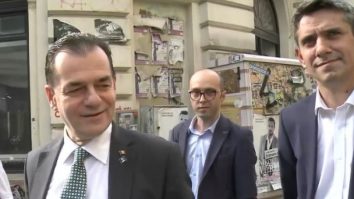 Orban, la plimbare prin Centrul Vechi: „Merg la redeschiderea terasei unui amic”. Ce spune despre măsurile de relaxare din 15 iunie