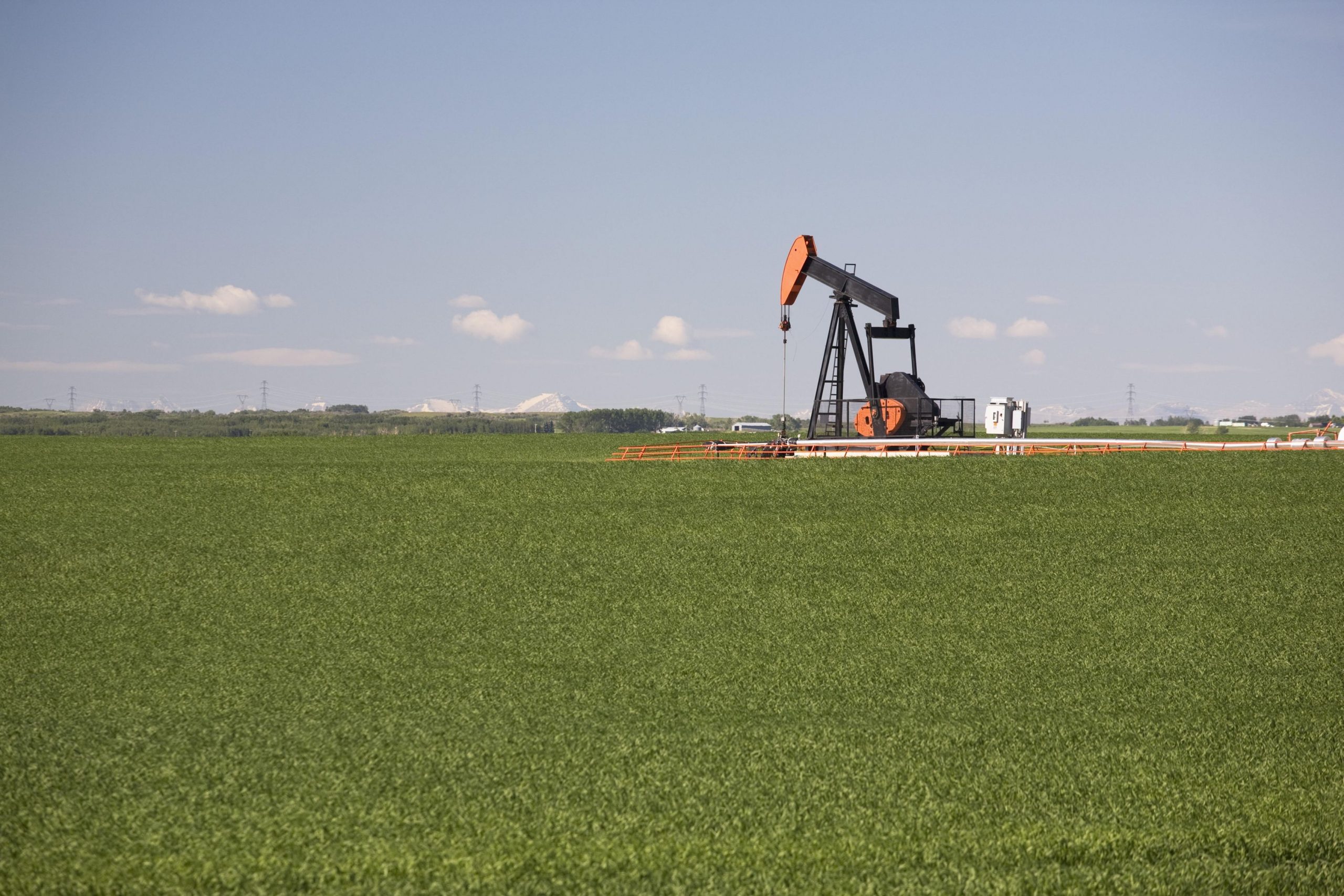 COVID-19 lovește din nou industria petrolieră: prețul unui baril este de sub 40 de dolari