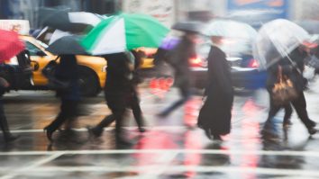 METEO Ploi torenţiale şi vijelii în mai multe regiuni din ţară, până luni, ora 23. Anunţul meteorologilor