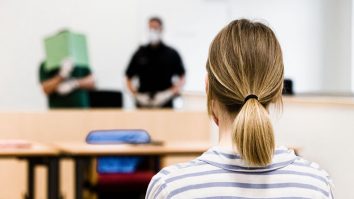 Urmează clarificări în cazul fetei de 17 ani, violată și incendiată de un criminal. Instrumentarea dosarului este verificată