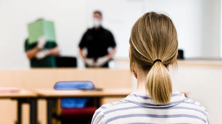 Urmează clarificări în cazul fetei de 17 ani, violată și incendiată de un criminal. Instrumentarea dosarului este verificată