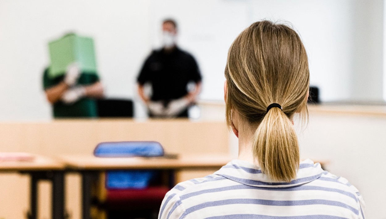 Urmează clarificări în cazul fetei de 17 ani, violată și incendiată de un criminal. Instrumentarea dosarului este verificată