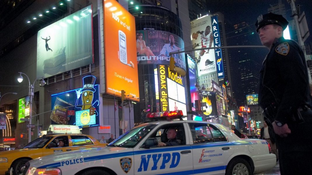 Polițiști din New York au ajuns la spital după ce s-au plâns că milkshake-urile pe care le-au consumat aveau gust de înălbitor
