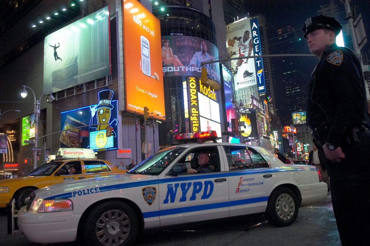 Polițiști din New York, spitalizați după ce s-au plâns că milkshake-urile pe care le-au consumat aveau gust de înălbitor