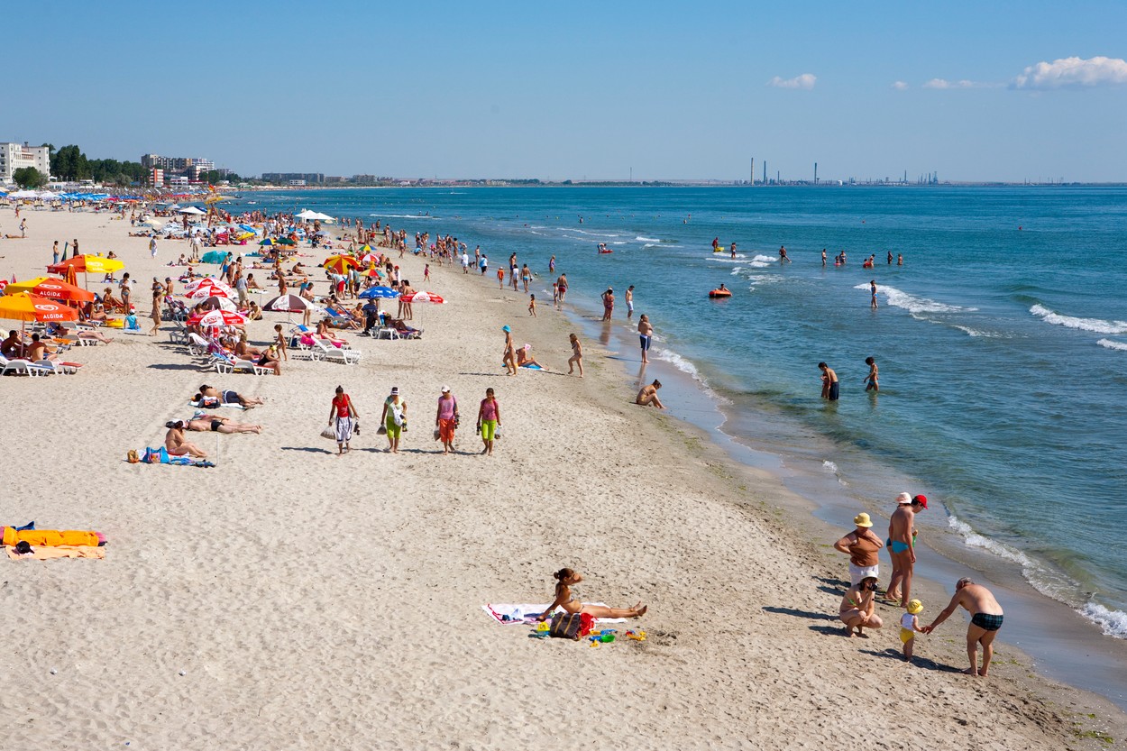 Noile condiții de malul mării. Salvamarii vor fi echipați cu  termoscanere şi kituri de oxigen