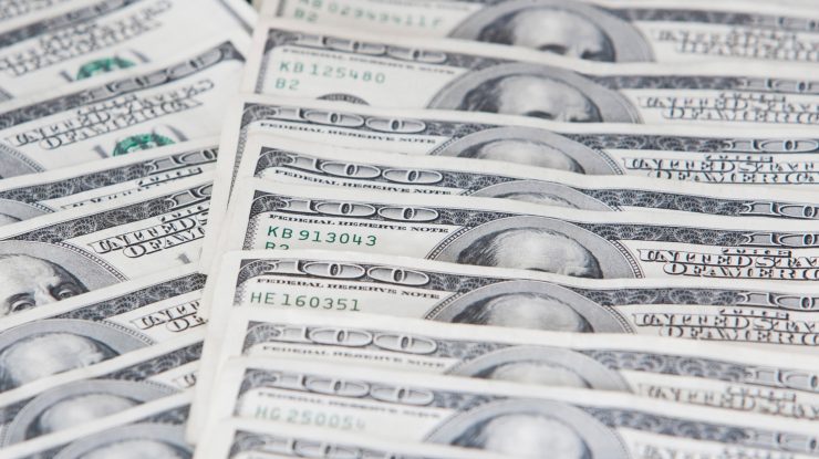 Un bancher român din State spune că protestele n-ar trebui să afecteze financiar țara noastră. Care este „norocul” României