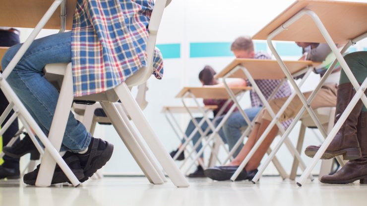 Un profesor este cercetat de polițiști, după ce a pozat subiectele la Evaluarea Națională