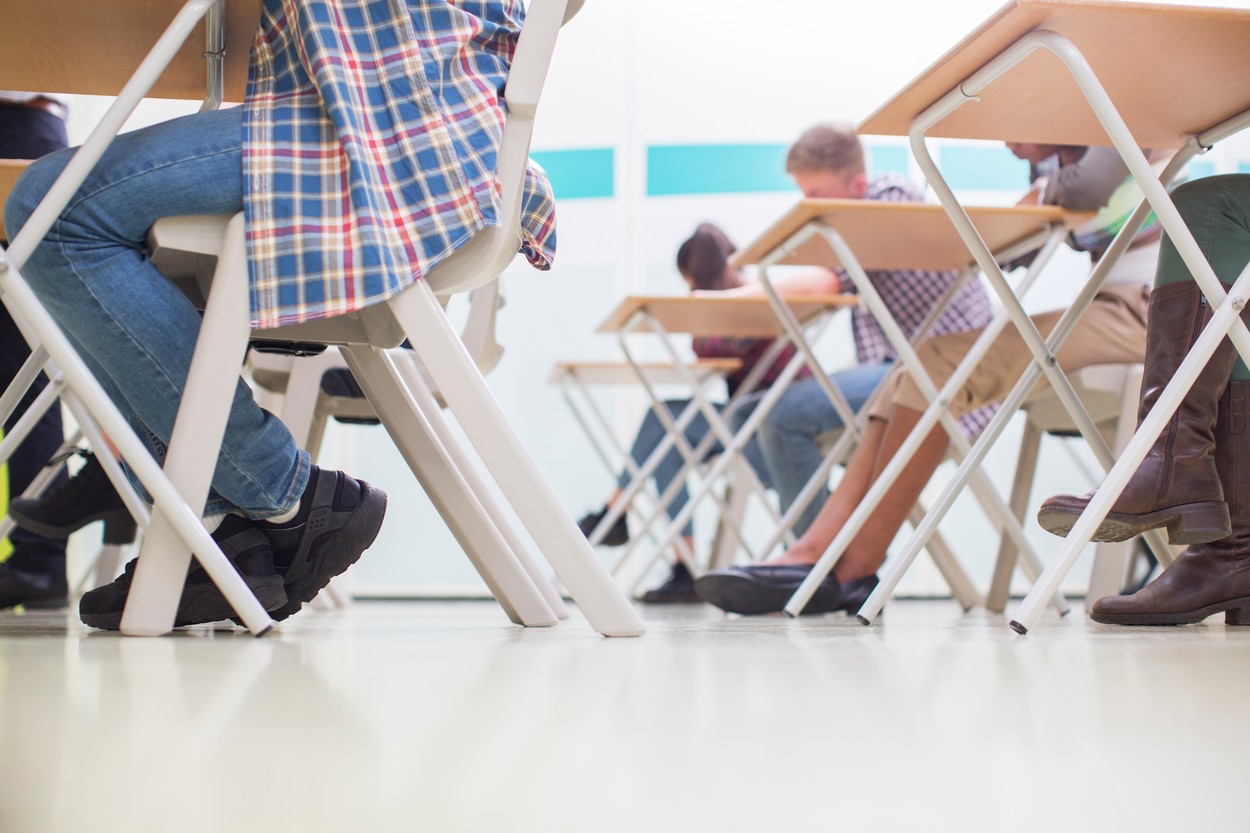 Un profesor este cercetat de polițiști, după ce a pozat subiectele la Evaluarea Națională