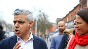 Primarul Londrei cere verificarea tuturor statuilor, după ce protestatarii au dărâmat monumentul unui negustor de sclavi