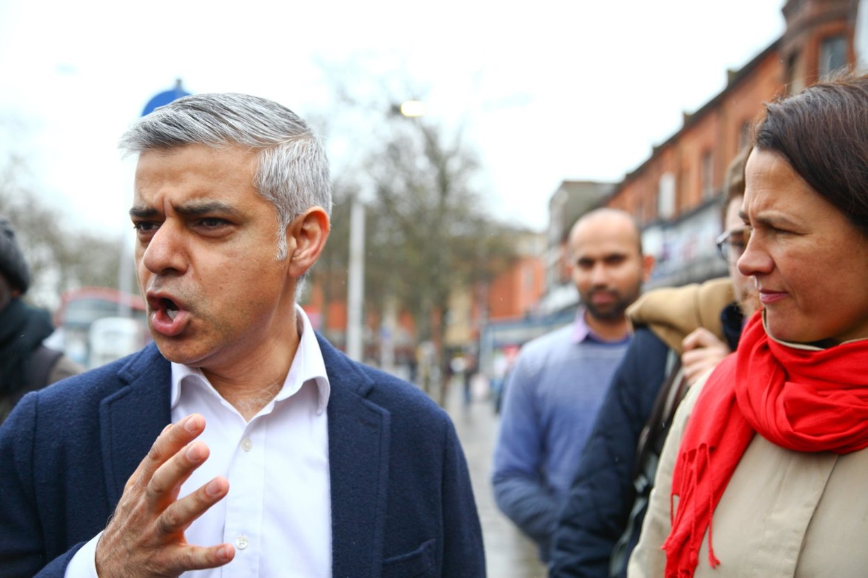 Primarul Londrei cere verificarea tuturor statuilor, după ce protestatarii au dărâmat monumentul unui negustor de sclavi