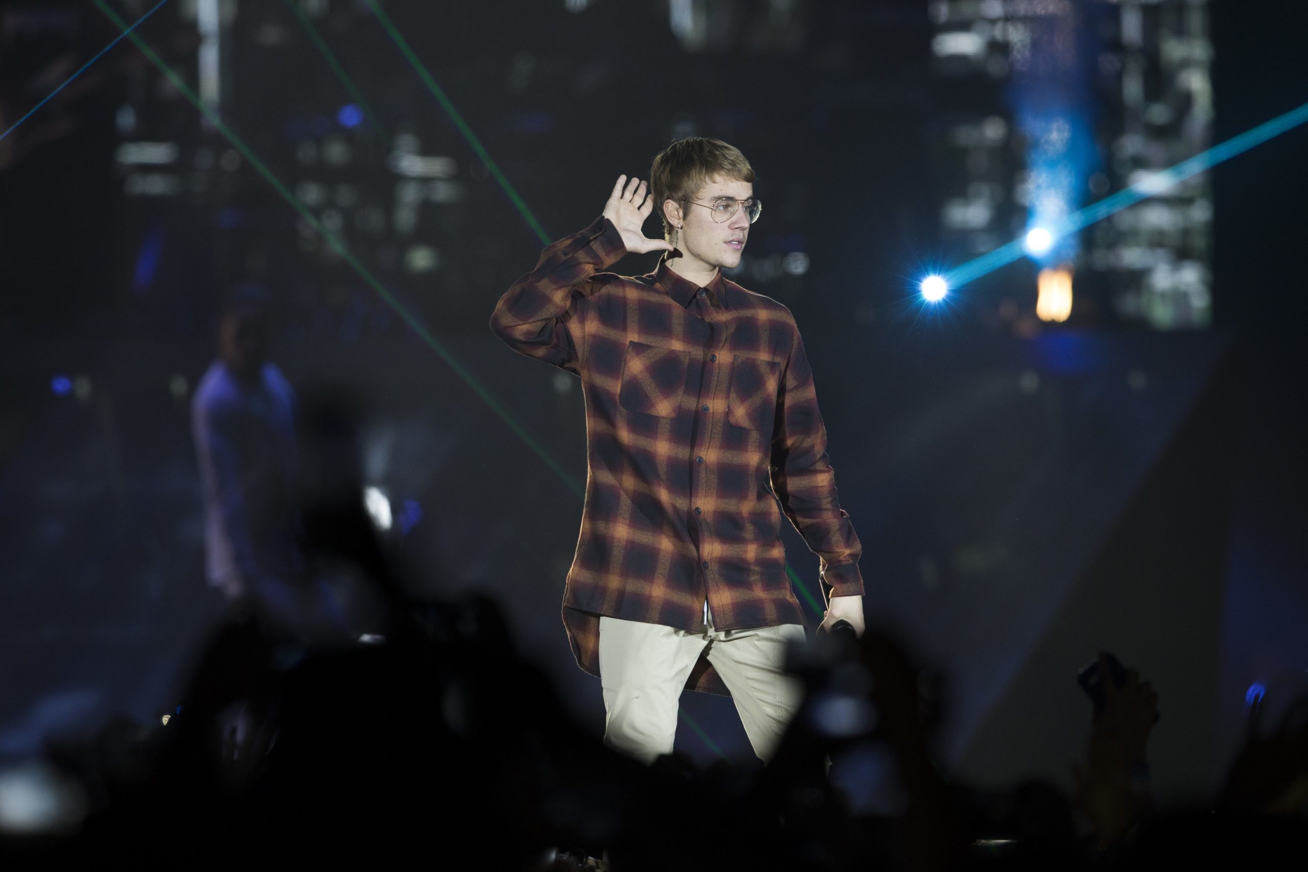 Justin Bieber este acuzat de viol. Cântărețul neagă totul și aduce dovezi