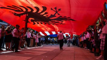 Motivul pentru care Serbia își dorește o relaţie „echilibrată” cu Occidentul, Rusia şi China