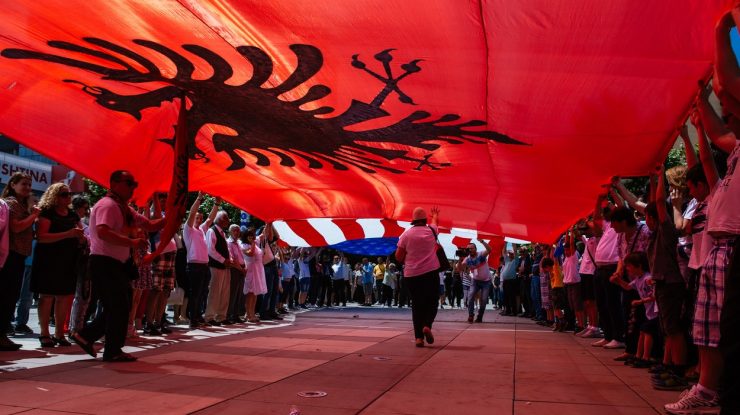 Motivul pentru care Serbia își dorește o relaţie „echilibrată” cu Occidentul, Rusia şi China