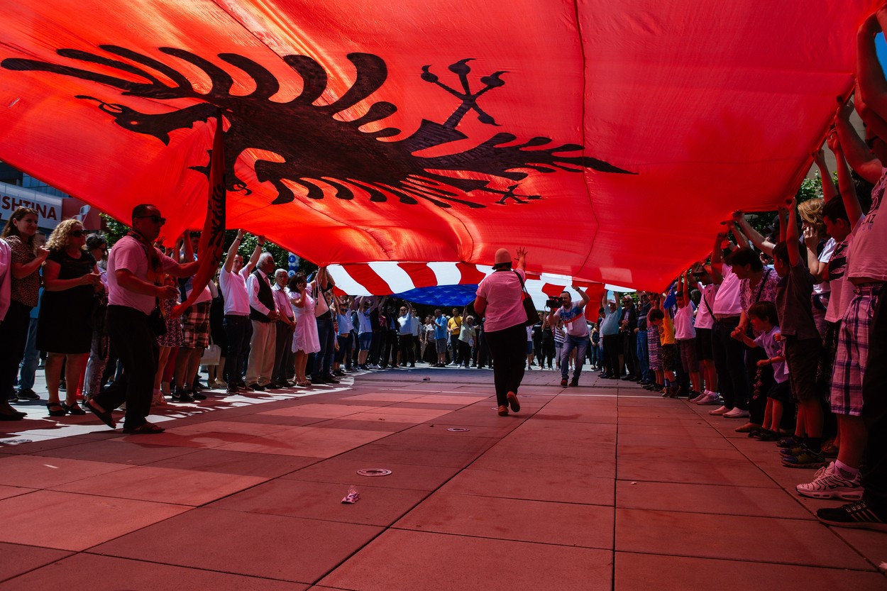 Motivul pentru care Serbia își dorește o relaţie „echilibrată” cu Occidentul, Rusia şi China