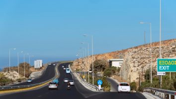 Vacanța a început cu stângul pentru românii care au ales să meargă în Grecia. Au rămas blocați în prima zi de relaxare