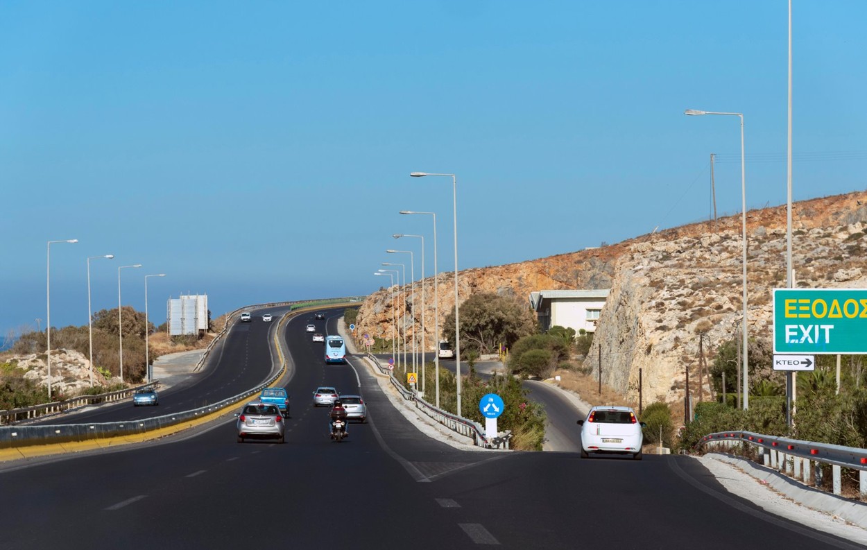 Grecii schimbă, din nou, regulile de intrare în ţară. Formularul electronic nu mai e disponibil