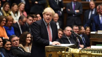 3 milioane de locuitori din Hong Kong ar putea primi cetățenie britanică. Boris Johnson deschide ușile cu o condiție