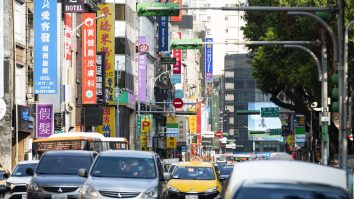 Au fost publicate imagini din satelit care ar sugera că noul virus ar fi lovit în octombrie în Wuhan. Reacția Chinei