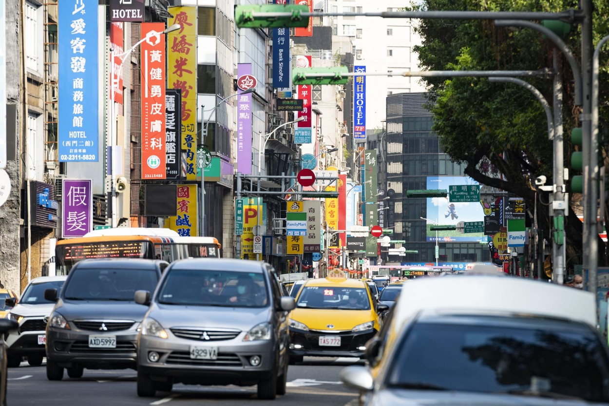 Au fost publicate imagini din satelit care ar sugera că noul virus ar fi lovit în octombrie în Wuhan. Reacția Chinei
